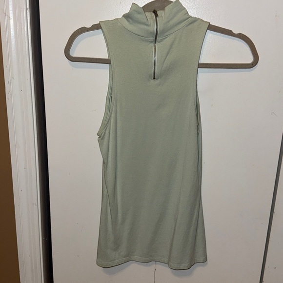Express Sleeveless Green Mock Neck Top - Picture 3 of 4